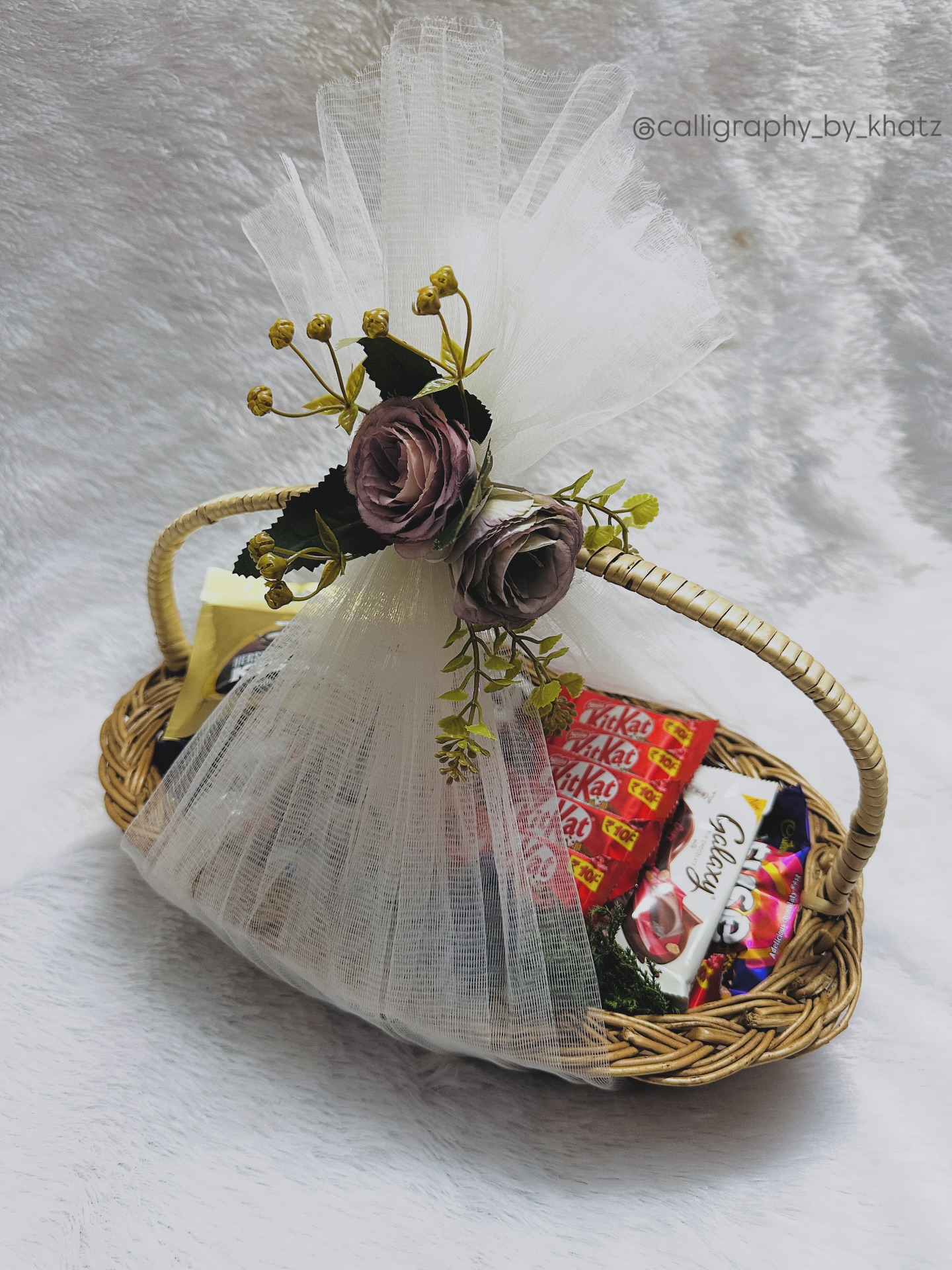 Deluxe Bouquet & Hamper Basket